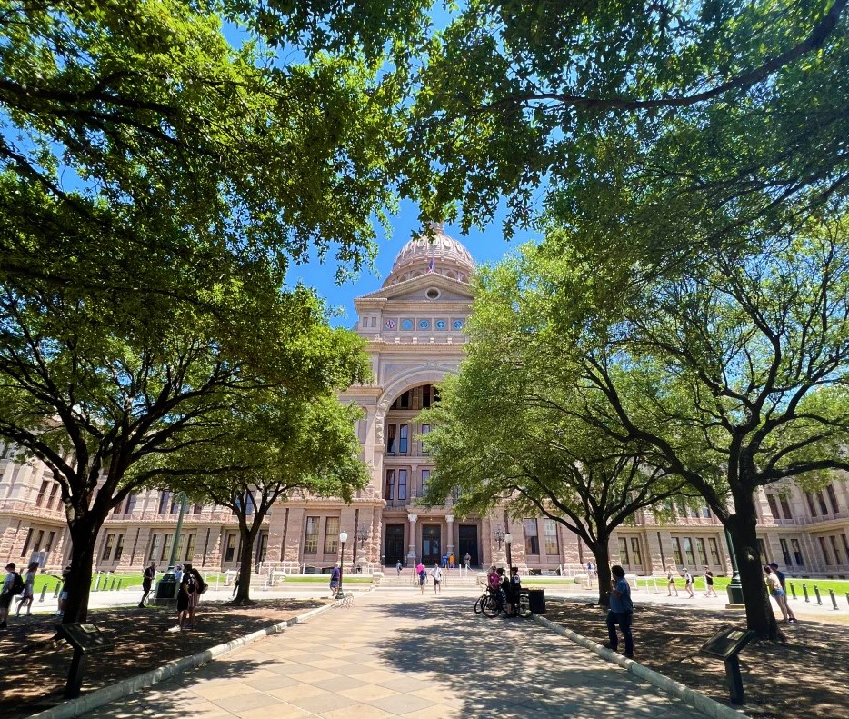 front view of the state capitol building in Austin, Texas