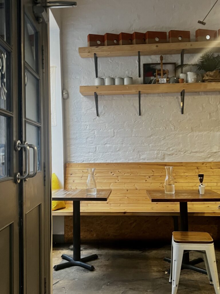 the inside of a restaurant with tables and chairs